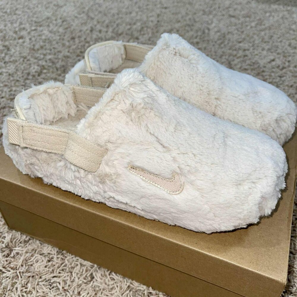 Nike Women’s Calm SE Mules Fur Strap Sandals Shoes Sand Drift, Size 11 (New)